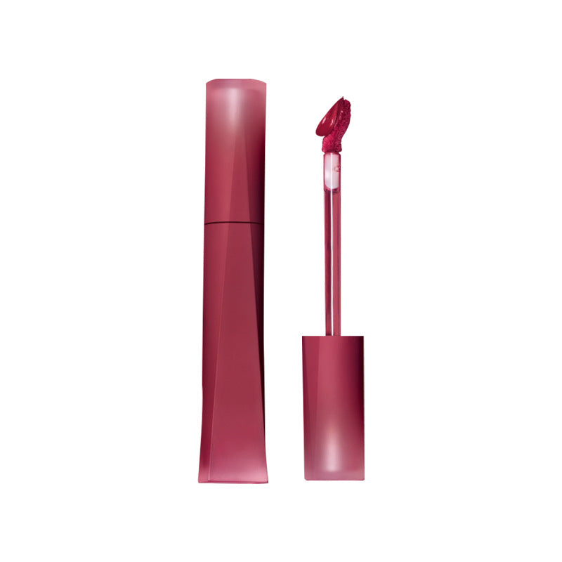 Non-sticky, fade-resistant moisturizing lip gloss